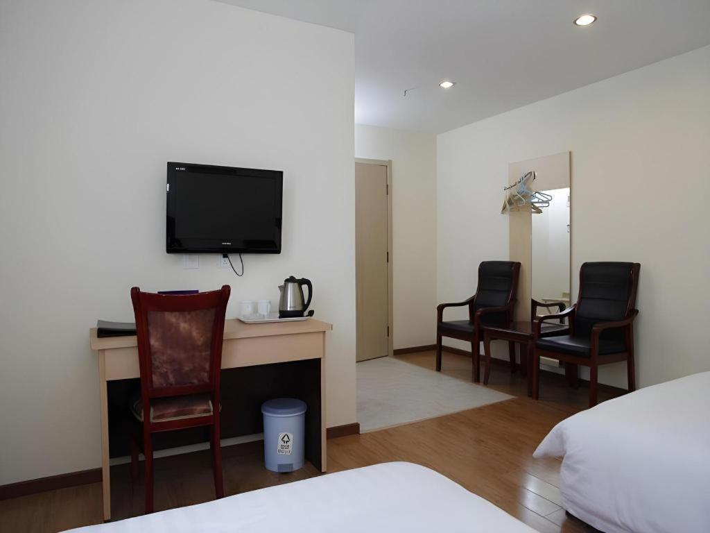 Beijing Yi Jia Hotel Exterior photo
